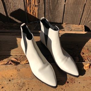 Marc Fisher LTD Yale Pointy Toe Chelsea Boot, 7.5